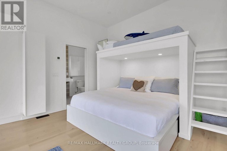 28484970/227-grandview-road/crystal-bayrocky-point/ottawa/ontario/K2H8B9_26