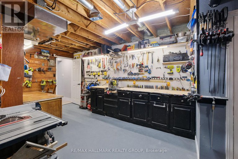 28552102/1430-royal-maple-drive/cumberland-ridge/ottawa/ontario/K4C1B5_32