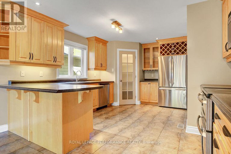 28874347/16-settlement-lane/village-of-russell/russell/ontario/K4R0A4_14