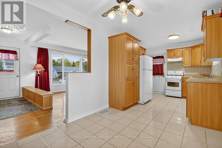 29223136/268-ottawa-street/almonte/mississippi-mills/ontario/K0A1K0_8