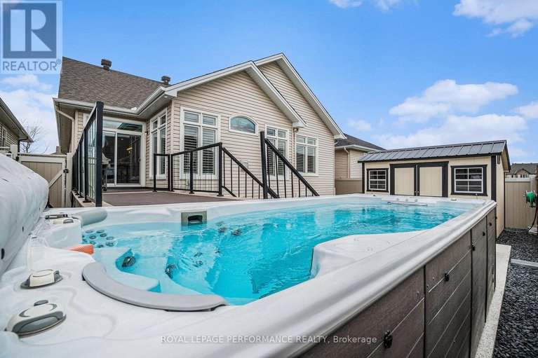 28336661/82-kayenta-street/remainder-of-stittsville-area/ottawa/ontario/K2S2K7_39