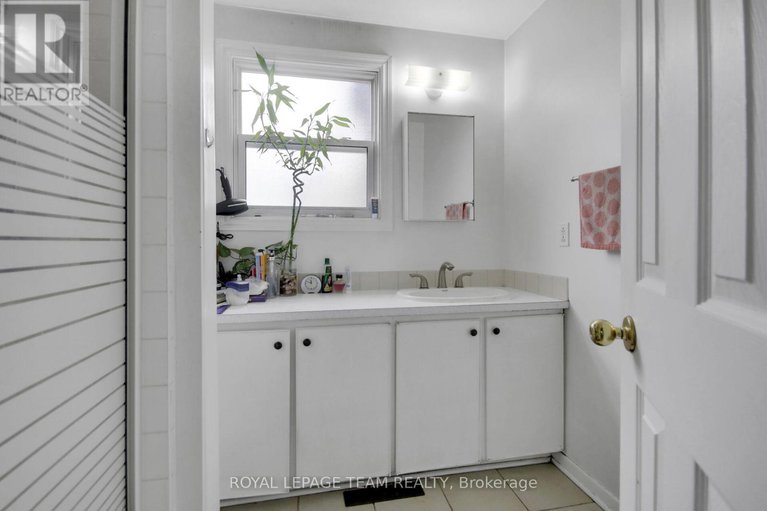 28494304/52-bowhill-avenue/borden-farmstewart-farmcarleton-heightsparkwood-hills/ottawa/ontario/K2E6S7_27