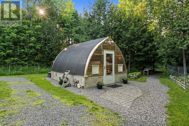 28313084/6005-earlscourt-crescent/manotick-east-to-manotick-station/ottawa/ontario/K4M1K2_45