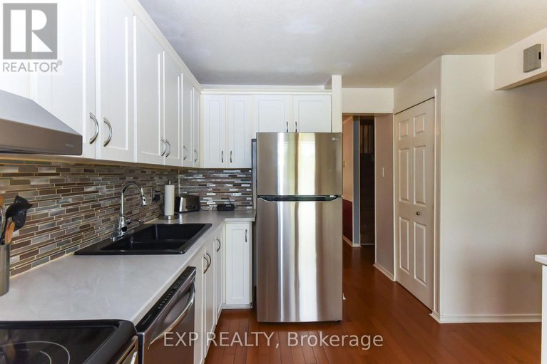 28588528/1576-st-georges-street/bilberry-creekqueenswood-heights/ottawa/ontario/K1E2M9_3