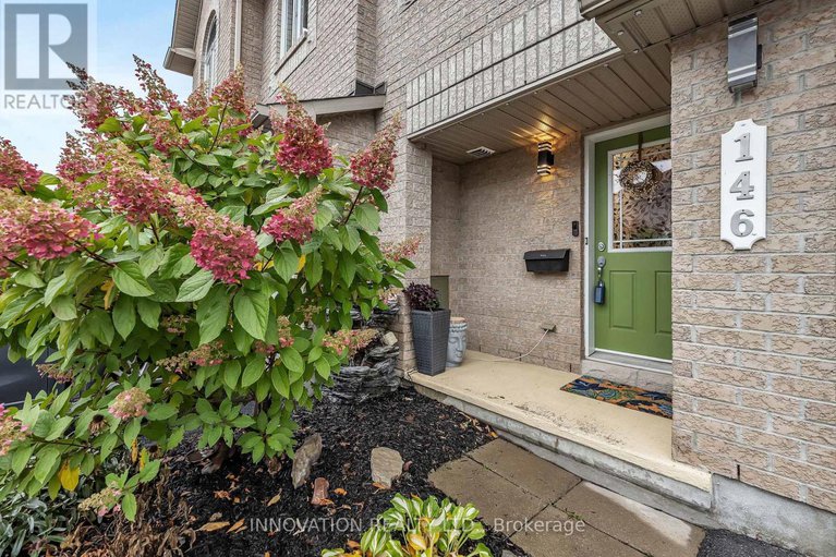 28918132/146-silvermoon-crescent/avalon-east/ottawa/ontario/K4A0P5_2