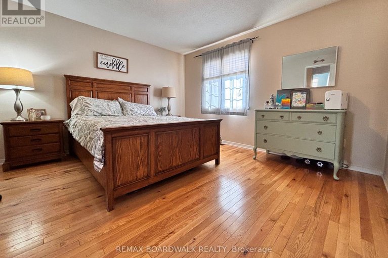 29597543/240-eliot-street/town-of-rockland/clarence-rockland/ontario/K4K0E6_14