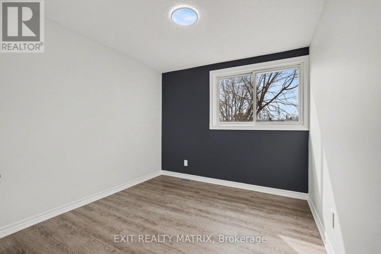 29672750/b-1468-heatherington-road/heron-gateindustrial-park/ottawa/ontario/K1V6S1_21