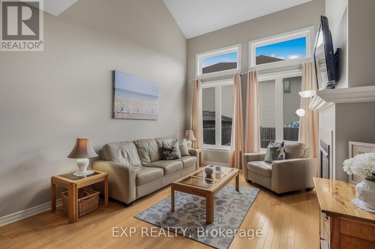 28589482/326-trailsedge-way/mer-bleuebradley-estatesanderson-park/ottawa/ontario/K1W0G6_13