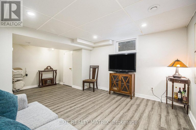 28740334/30-glen-park-drive/blackburn-hamlet-south/ottawa/ontario/K1B3Z2_34