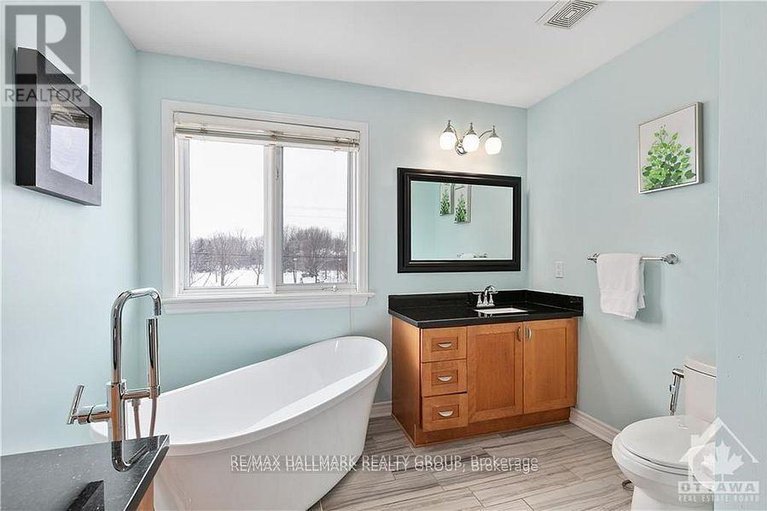 28301272/4464-shoreline-drive/riverside-southgloucester-glen/ottawa/ontario/K1V1R7_17