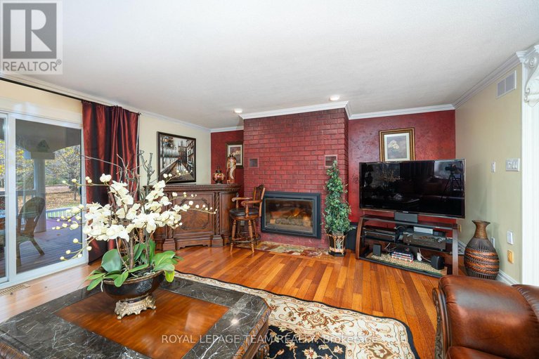 28209291/1100-moffatt-drive/cumberland-ridge/ottawa/ontario/K4C1B7_12