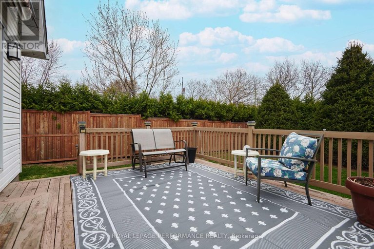 29673888/401-phoenix-crescent/bilberry-creekqueenswood-heights/ottawa/ontario/K1E1V6_34