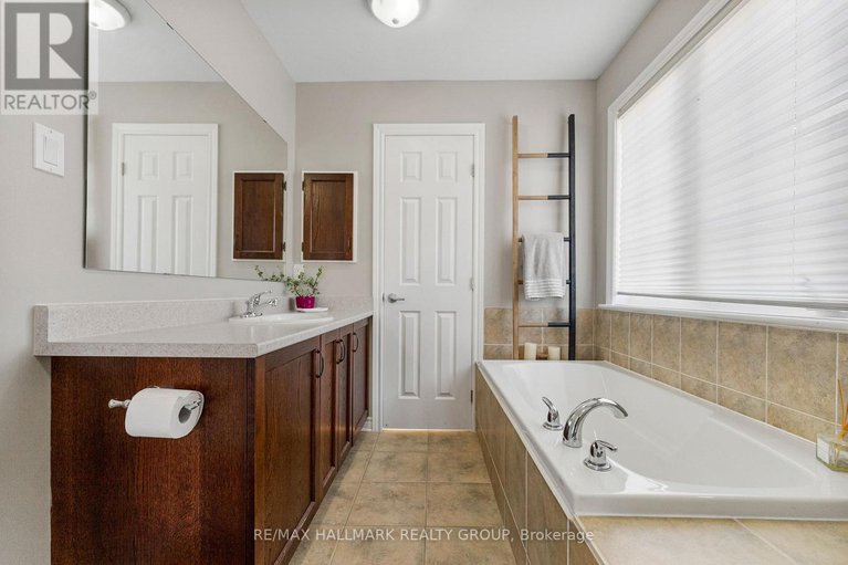 29051360/440-edgeworth-avenue/woodroffe/ottawa/ontario/K2B5L1_26