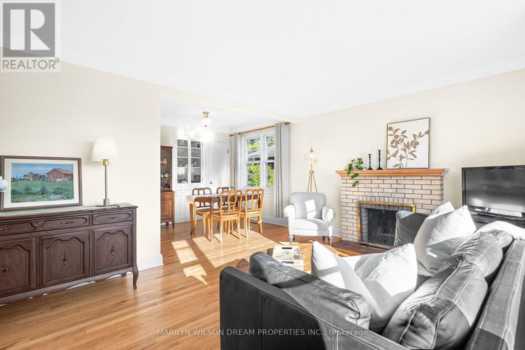 29669053/243-compton-avenue/woodroffe/ottawa/ontario/K2B5A8_9