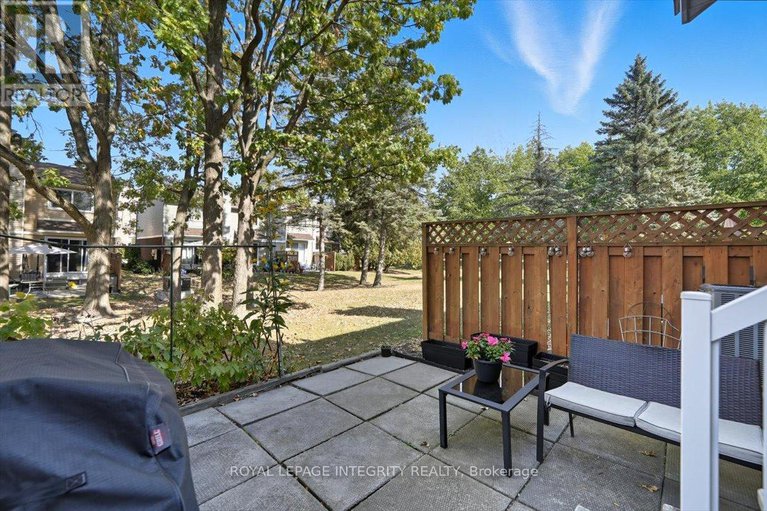28959855/6420-bilberry-drive/orleans-wood/ottawa/ontario/K1C4P3_28
