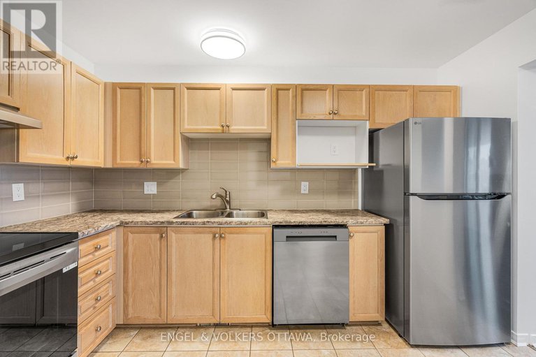 29123797/1626-trenholm-lane/fallingbrookpineridge/ottawa/ontario/K4A4B6_16