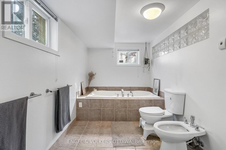 29427453/1270-cheverton-avenue/alta-vista/ottawa/ontario/K1H7P6_34