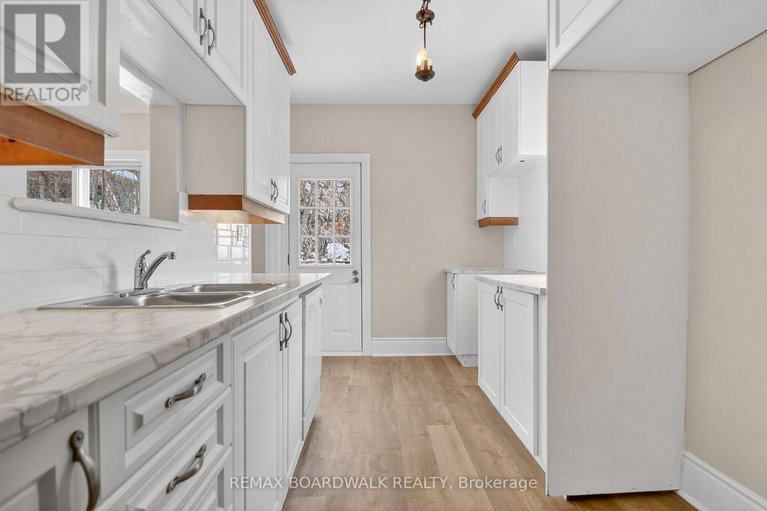 29248838/11-cameron-avenue/old-ottawa-south/ottawa/ontario/K1S0W5_13