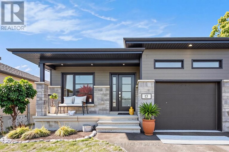 29474543/8-brittany-street/north-stormont-finch-twp/north-stormont/ontario/K0A1R0_2