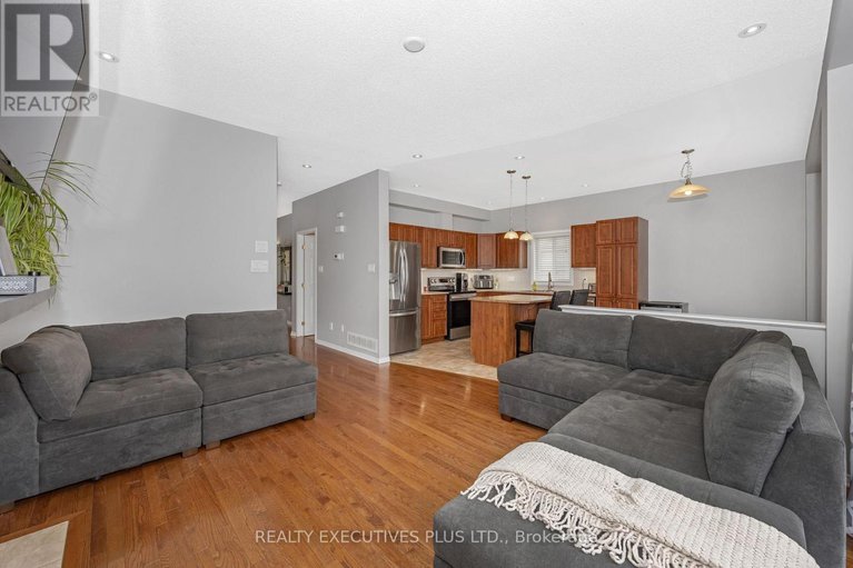 28498185/341-jasper-crescent/town-of-rockland/clarence-rockland/ontario/K4K0C9_9
