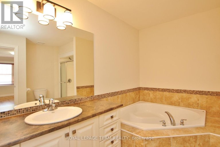 29359031/1032-marconi-avenue/morgans-grantsouth-march/ottawa/ontario/K2W0C8_12