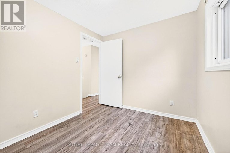 29127398/2-13-bertona-street/manordale/ottawa/ontario/K2G0W2_23