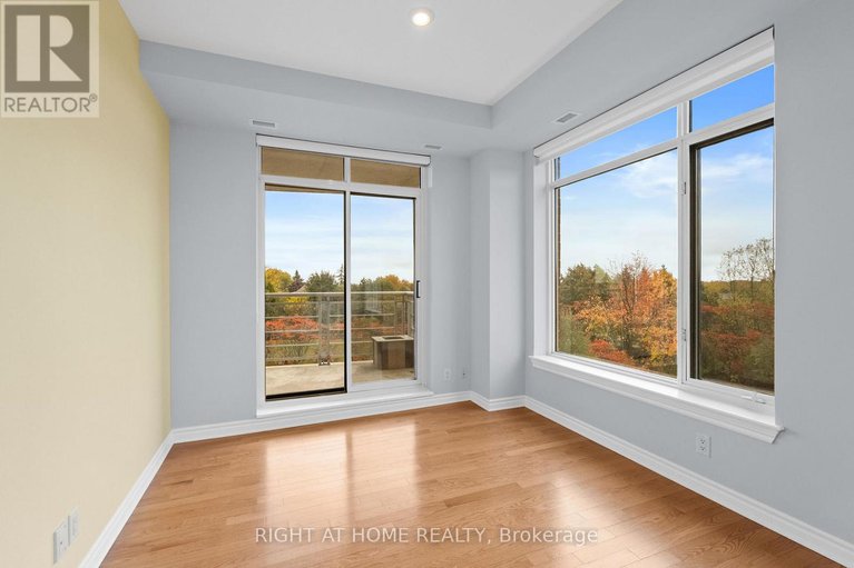 29024112/703-136-darlington-private-se/hunt-clubwestern-community/ottawa/ontario/K1V0X6_16