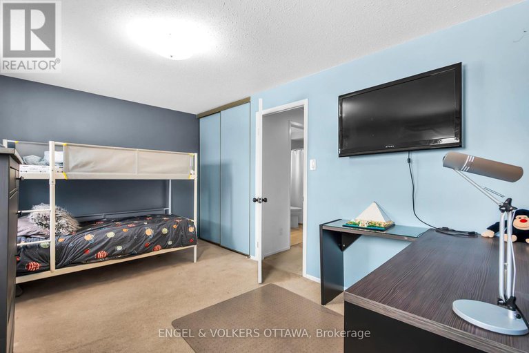 29373650/29-valley-ridge-street/borden-farmstewart-farmcarleton-heightsparkwood-hills/ottawa/ontario/K2E7W3_35