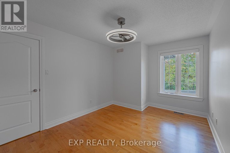 29038372/15-wellsmere-court/rideau-heightsrideau-river/ottawa/ontario/K2E8C2_38