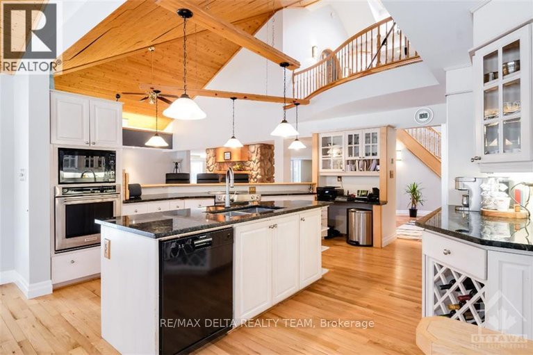 28495389/4-aleutian-road/bruce-farmgraham-parkqualicumbellands/ottawa/ontario/K2H7C8_9