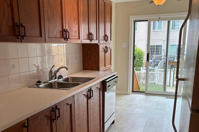 28322403/6-6183-red-willow-drive/chapel-hill/ottawa/ontario/K1C7J1_10