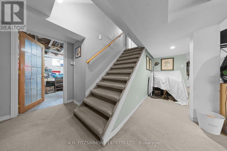 29668585/564-tweedsmuir-avenue/westborohampton-park/ottawa/ontario/K1Z5P2_32