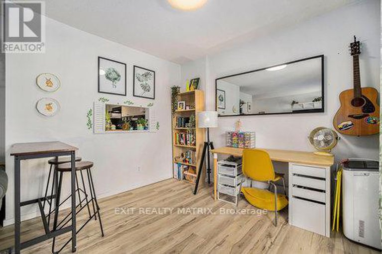28321254/4-300-fenerty-court/katimavik/ottawa/ontario/K2L3A8_14
