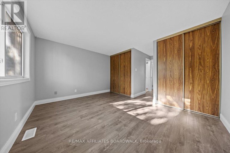 29211965/6482-bilberry-drive-w/convent-glen-north/ottawa/ontario/K1C4N8_27