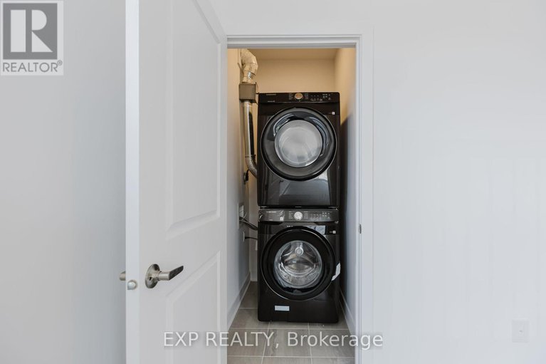 28635776/603-silhouette-private/cedargrovefraserdale/ottawa/ontario/K2J4S3_7