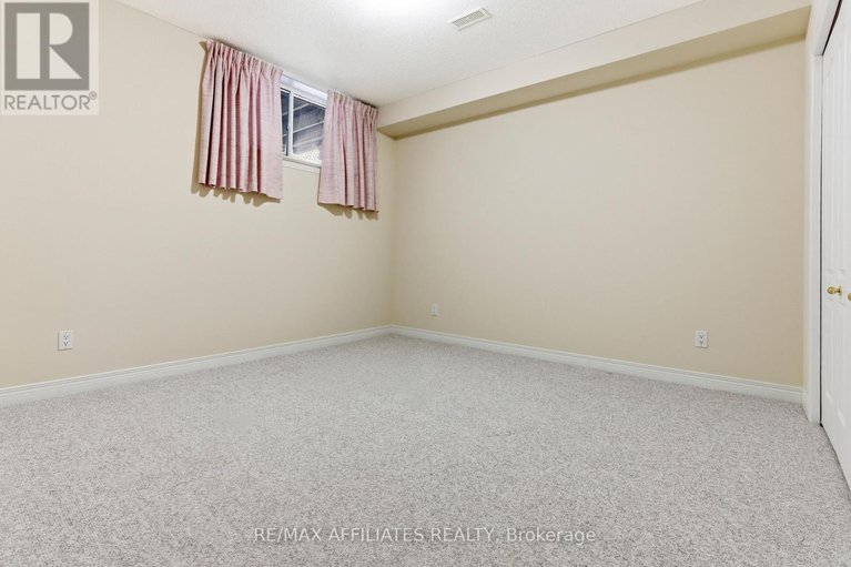 29175638/107-sable-run-drive/stittsville-central/ottawa/ontario/K2S1W7_30