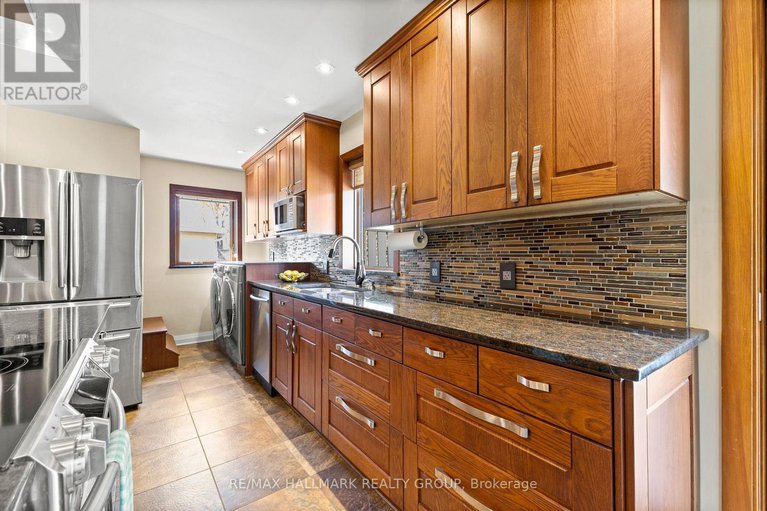 29013157/18-kerry-crescent/city-viewskylinefisher-heightsparkwood-hills/ottawa/ontario/K2E5V6_11
