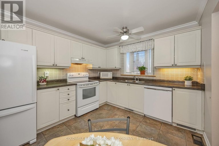 29597738/4-almond-lane/katimavik/ottawa/ontario/K2L3T2_14