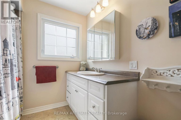 28825301/1065-meadowlands-drive/carleton-square/ottawa/ontario/K2C0K5_17