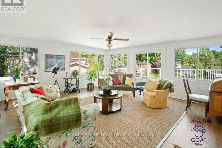 28136010/5-erinlea-court/pineglencountry-place/ottawa/ontario/K2E7C8_30