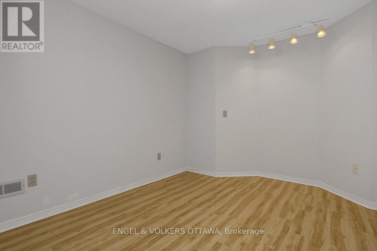 29460992/7-condie-street-w/centrepointe/ottawa/ontario/K2G5M3_45