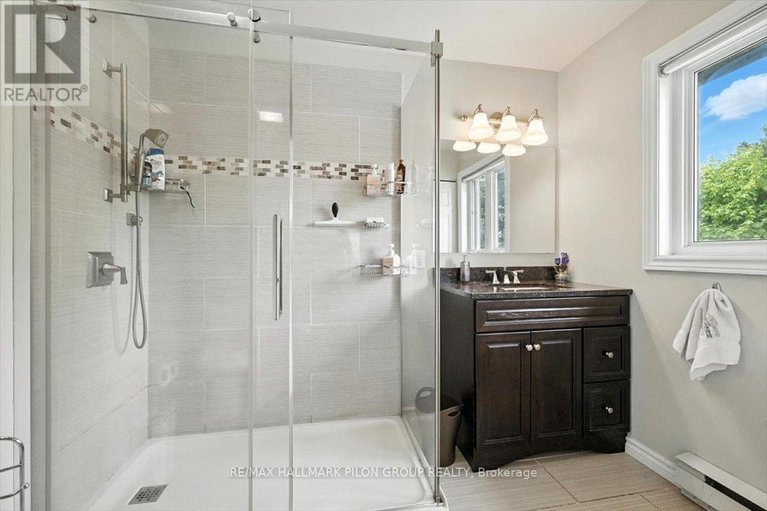 28648912/3351-chilliwack-way/sawmill-creektimbermill/ottawa/ontario/K1T1P4_17