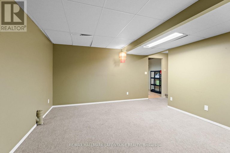 29442659/1802-turnberry-road/queenswood-heights-south/ottawa/ontario/K1E3V1_24