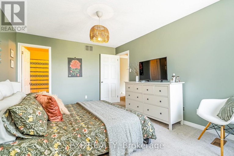 28924711/36-bethune-way/beaverbrook/ottawa/ontario/K2K1C3_20