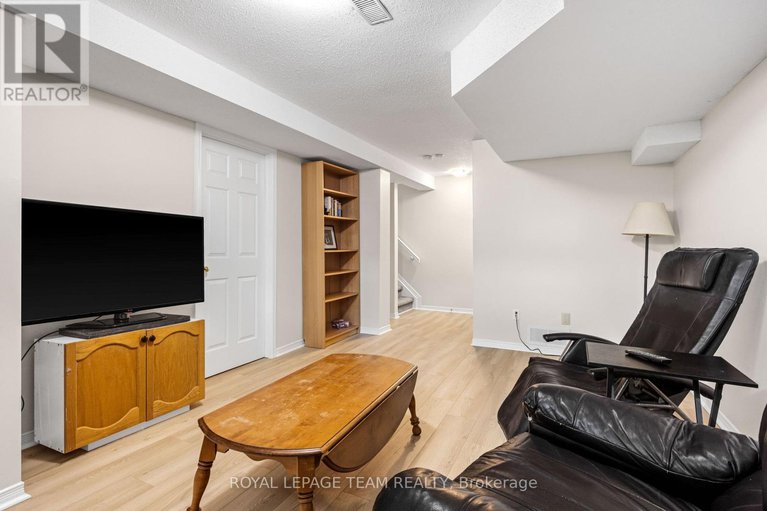 28754665/221-longshire-circle/longfields/ottawa/ontario/K2J4K8_28