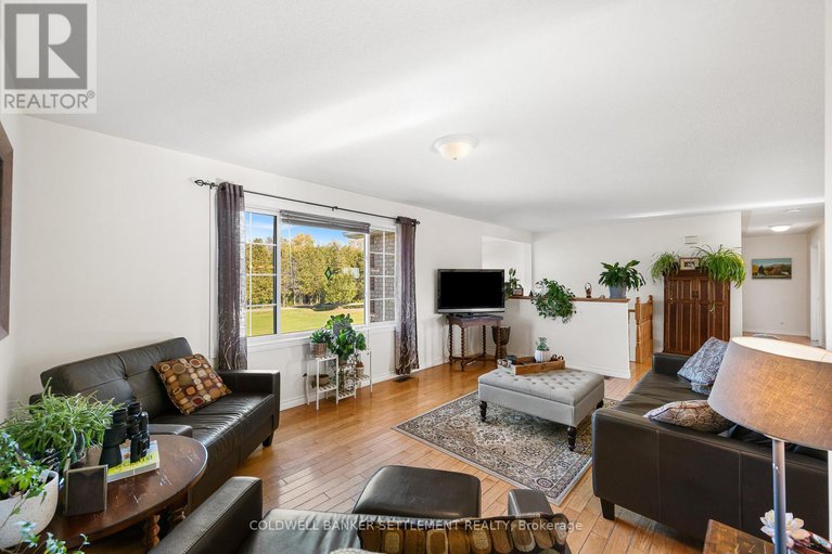 29002354/261-thomson-road/drummond-n-elmsley-drummond-twp/drummondnorth-elmsley/ontario/K7H0L9_13