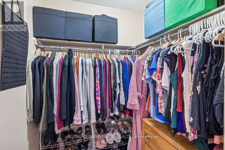 29366238/4298-sunwood-crescent/carson-grove/ottawa/ontario/K1J1B8_21