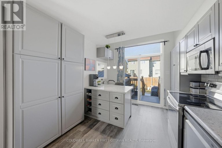 29644136/1902-hennessy-crescent/fallingbrookgardenway-south/ottawa/ontario/K4A3X7_11