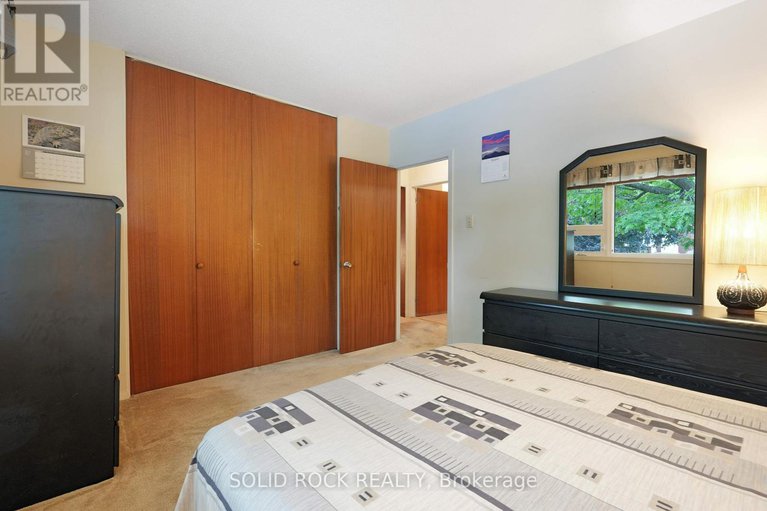 28902933/1034-riddell-avenue-s/braemar-park/ottawa/ontario/K2C2J7_17