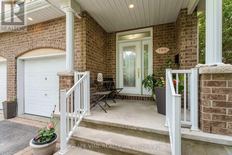 28366149/709-melbourne-avenue/laurentianview/ottawa/ontario/K2A1X4_4